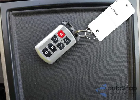 2017 Toyota Sienna Xle Premium 7 Passenger from USA, damaged, VIN 5TDDZ3DCXHS168606